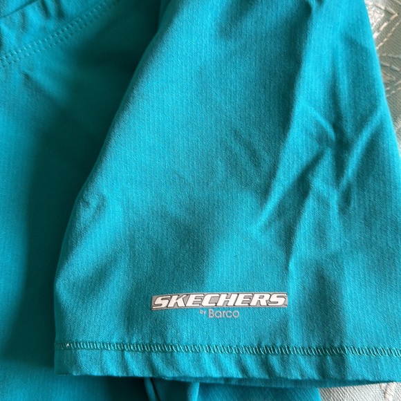 Sketchers women’s scrub top - Picture 5 of 5